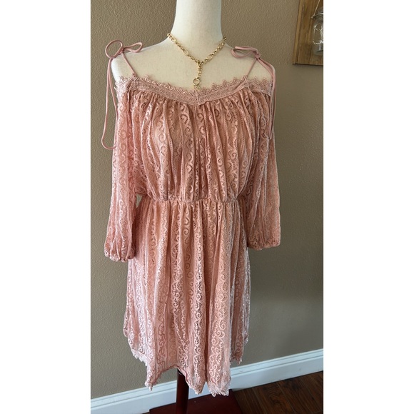 Gorgeous pink mauve lace overlay dress - Picture 3 of 5